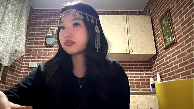 Snapshot of EmmaLeexth chatting on February 19, 2026, 4:58 pm EmmaLeexth online show from February 19, 2026, 4:58 pm