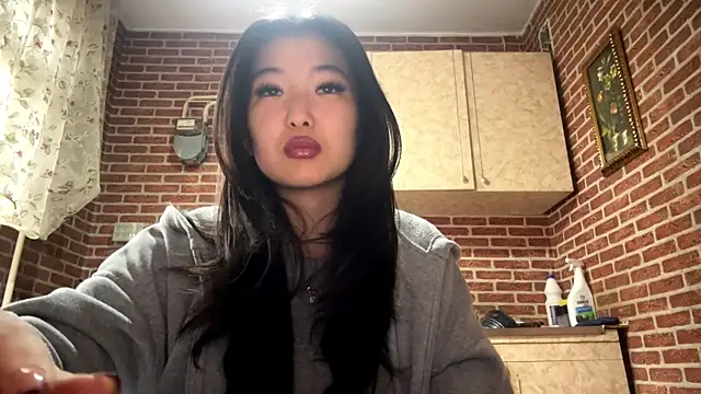 Snapshot of EmmaLeexth chatting on March 5, 2026, 10:11 am EmmaLeexth online show from March 5, 2026, 10:11 am