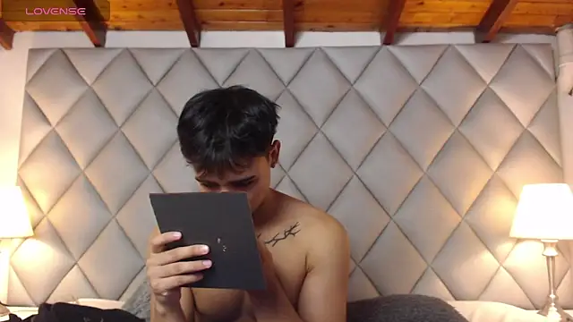 Snapshot of Clement_Reyes chatting on September 22, 2025, 12:18 pm Clement Reyes online show from September 22, 2025, 12:18 pm