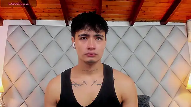 Snapshot of Clement_Reyes chatting on December 18, 2025, 12:38 am Clement Reyes online show from December 18, 2025, 12:38 am