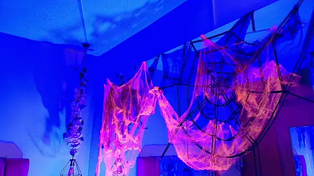 SabrinaV  online show from October 14, 2025, 11:33 am