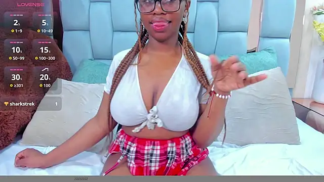 Snapshot of hazellanee chatting on November 9, 2025, 11:58 pm hazellanee online show from November 9, 2025, 11:58 pm