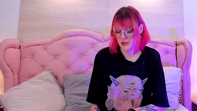 Snapshot of Rossiie_Hunt_ chatting on September 29, 2025, 5:40 pm Rossiie Hunt online show from September 29, 2025, 5:40 pm