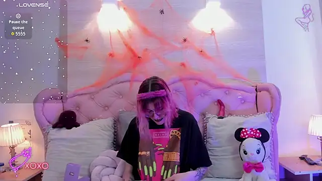 Snapshot of Rossiie_Hunt_ chatting on October 24, 2025, 4:14 pm Rossiie Hunt online show from October 24, 2025, 4:14 pm