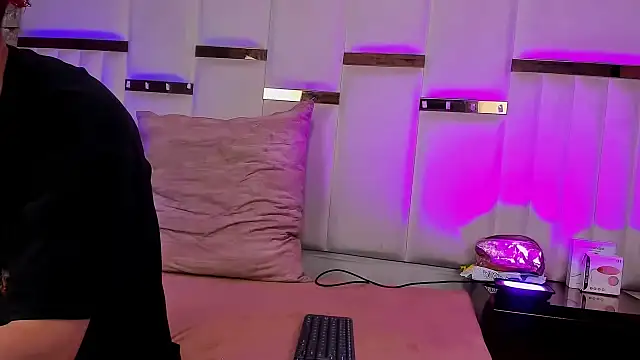 Snapshot of ANLLELOAndANGELA chatting on November 15, 2025, 4:36 pm ANLLELOAndANGELA online show from November 15, 2025, 4:36 pm