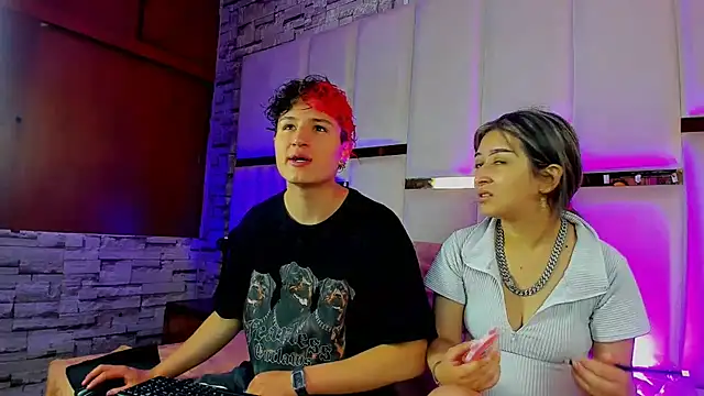 Snapshot of ANLLELOAndANGELA chatting on November 24, 2025, 4:51 pm ANLLELOAndANGELA online show from November 24, 2025, 4:51 pm