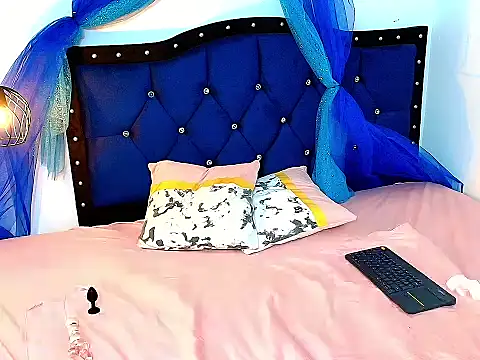 Selenegomezz online show from December 18, 2025, 8:04 pm