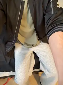 Snapshot of gymratforyouu chatting on February 3, 2026, 9:42 pm gymratforyouu online show from February 3, 2026, 9:42 pm