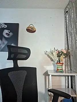 Snapshot of Lina_444 chatting on December 15, 2025, 12:15 am Lina 444 online show from December 15, 2025, 12:15 am