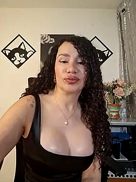 Snapshot of Lina_444 chatting on February 17, 2026, 12:29 am Lina 444 online show from February 17, 2026, 12:29 am