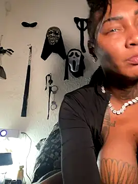 QUEENCALIMOD online show from December 14, 2025, 6:19 am