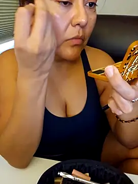 Snapshot of sw33th3art chatting on September 26, 2025, 5:28 pm sw33th3art online show from September 26, 2025, 5:28 pm