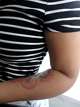 Snapshot of little_onixx chatting on February 11, 2026, 4:56 pm little onixx online show from February 11, 2026, 4:56 pm