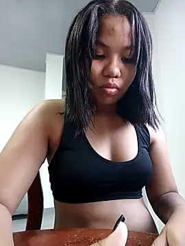 Snapshot of little_onixx chatting on February 15, 2026, 12:14 pm little onixx online show from February 15, 2026, 12:14 pm