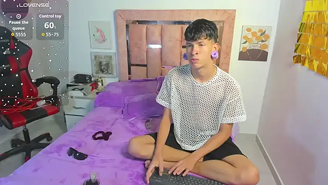 Snapshot of DemianSalvatore chatting on January 5, 2026, 8:45 pm DemianSalvatore online show from January 5, 2026, 8:45 pm