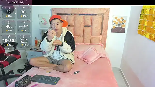 Snapshot of DemianSalvatore chatting on January 9, 2026, 8:32 pm DemianSalvatore online show from January 9, 2026, 8:32 pm