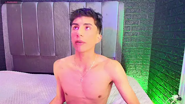 Snapshot of Erick_Velveth chatting on December 21, 2025, 5:47 am Erick Velveth online show from December 21, 2025, 5:47 am