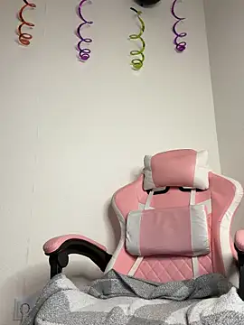 lame cat online show from November 17, 2025, 2:06 am