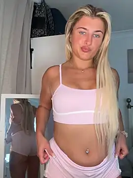 BabyBluexox online show from June 4, 2026, 9:04 am