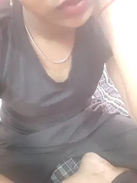 Snapshot of pari_rani7 chatting on February 28, 2026, 4:13 am pari rani7 online show from February 28, 2026, 4:13 am