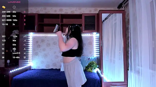 MandaDestiche online show from November 2, 2025, 5:26 pm