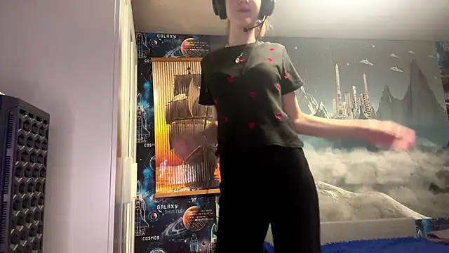 Snapshot of Elira_Breeze chatting on November 3, 2025, 5:25 pm Elira Breeze online show from November 3, 2025, 5:25 pm