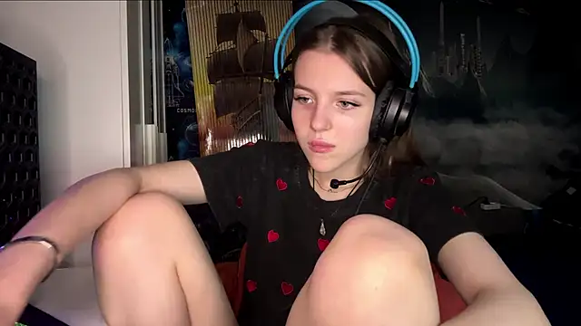 Snapshot of Elira_Breeze chatting on November 5, 2025, 12:38 pm Elira Breeze online show from November 5, 2025, 12:38 pm