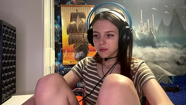 Snapshot of Elira_Breeze chatting on November 7, 2025, 1:55 pm Elira Breeze online show from November 7, 2025, 1:55 pm