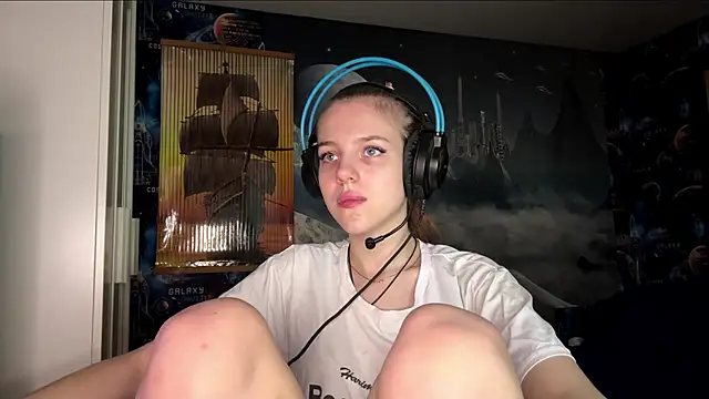 Snapshot of Elira_Breeze chatting on November 12, 2025, 12:27 pm Elira Breeze online show from November 12, 2025, 12:27 pm