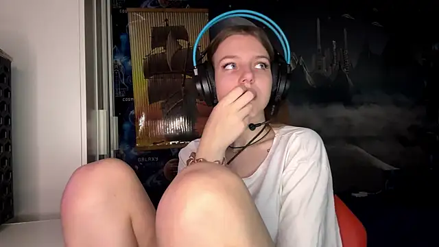 Snapshot of Elira_Breeze chatting on November 14, 2025, 12:26 pm Elira Breeze online show from November 14, 2025, 12:26 pm