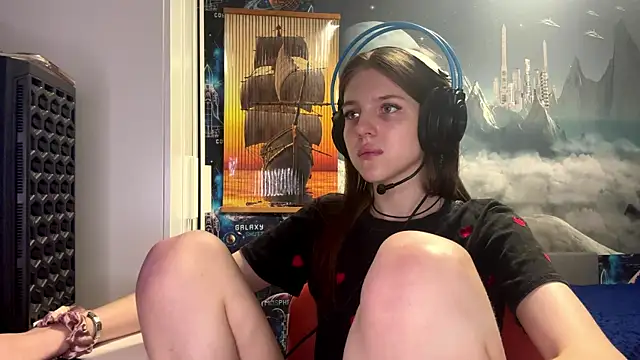 Snapshot of Elira_Breeze chatting on November 21, 2025, 1:21 pm Elira Breeze online show from November 21, 2025, 1:21 pm