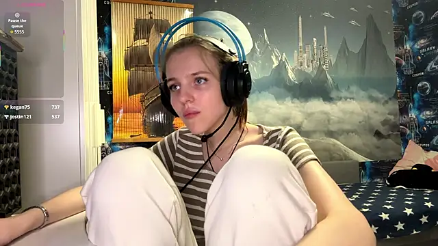 Snapshot of Elira_Breeze chatting on November 27, 2025, 1:24 pm Elira Breeze online show from November 27, 2025, 1:24 pm