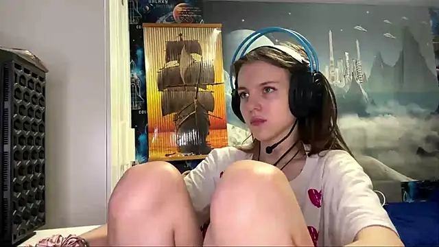 Snapshot of Elira_Breeze chatting on December 3, 2025, 12:47 pm Elira Breeze online show from December 3, 2025, 12:47 pm