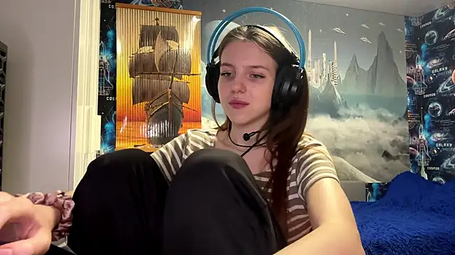 Snapshot of Elira_Breeze chatting on December 5, 2025, 2:58 pm Elira Breeze online show from December 5, 2025, 2:58 pm