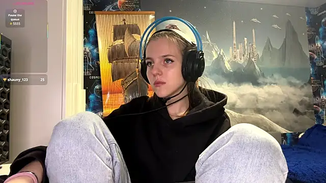 Snapshot of Elira_Breeze chatting on December 18, 2025, 3:51 pm Elira Breeze online show from December 18, 2025, 3:51 pm