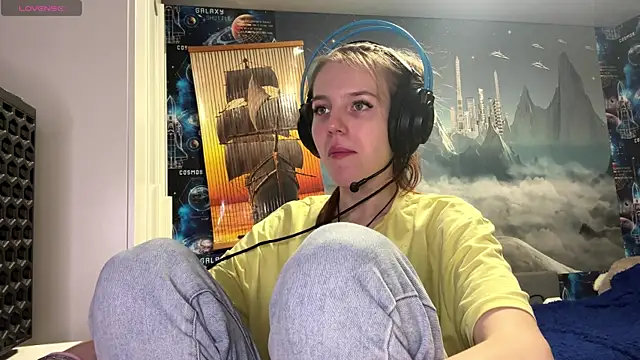 Snapshot of Elira_Breeze chatting on December 19, 2025, 3:19 pm Elira Breeze online show from December 19, 2025, 3:19 pm