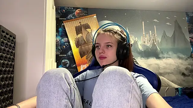 Snapshot of Elira_Breeze chatting on January 9, 2026, 1:36 pm Elira Breeze online show from January 9, 2026, 1:36 pm