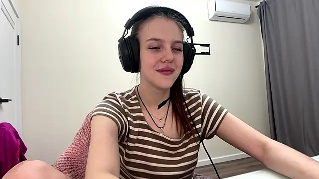 Snapshot of Elira_Breeze chatting on January 16, 2026, 3:05 pm Elira Breeze online show from January 16, 2026, 3:05 pm