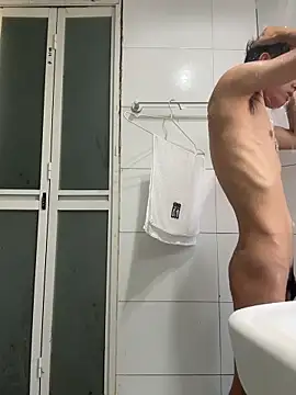 leeyoung  online show from October 9, 2025, 7:06 am