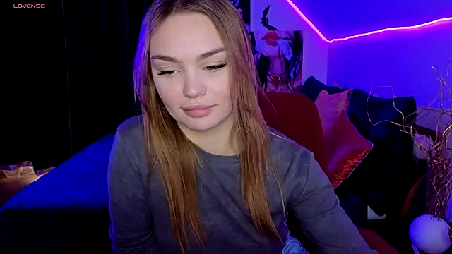 KitsyMoore online show from November 29, 2025, 1:03 pm