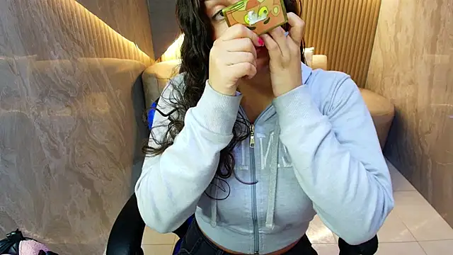 dany r  online show from October 29, 2025, 1:13 pm