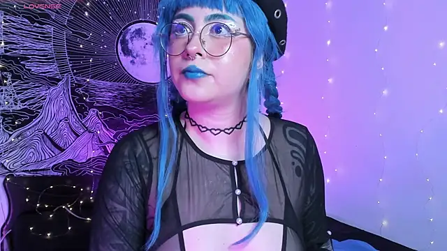 Snapshot of Hallucigenia_ chatting on October 29, 2025, 7:15 pm Hallucigenia online show from October 29, 2025, 7:15 pm