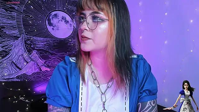 Snapshot of Hallucigenia_ chatting on October 31, 2025, 7:37 pm Hallucigenia online show from October 31, 2025, 7:37 pm