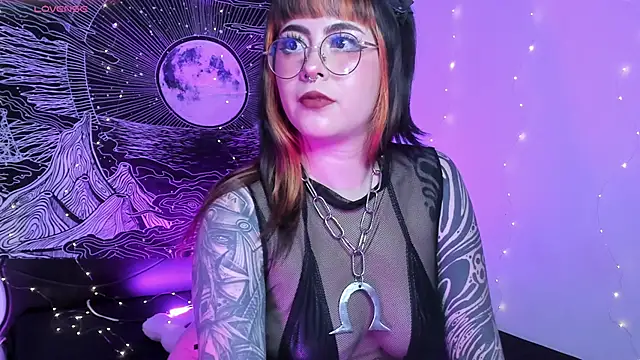 Snapshot of Hallucigenia_ chatting on November 7, 2025, 12:27 pm Hallucigenia online show from November 7, 2025, 12:27 pm