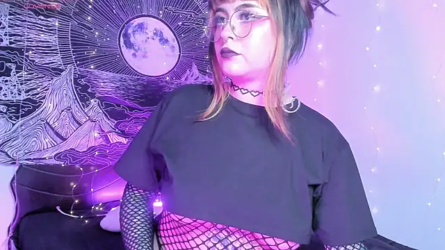 Snapshot of Hallucigenia_ chatting on November 20, 2025, 6:40 pm Hallucigenia online show from November 20, 2025, 6:40 pm