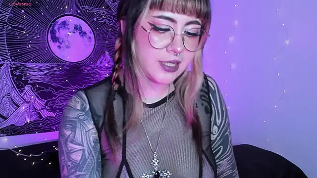 Snapshot of Hallucigenia_ chatting on December 4, 2025, 3:54 pm Hallucigenia online show from December 4, 2025, 3:54 pm