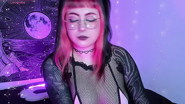 Snapshot of Hallucigenia_ chatting on December 17, 2025, 8:48 pm Hallucigenia online show from December 17, 2025, 8:48 pm