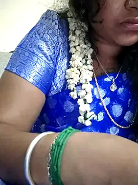 Snapshot of sweetqueen143 chatting on October 6, 2025, 6:27 pm sweetqueen143 online show from October 6, 2025, 6:27 pm