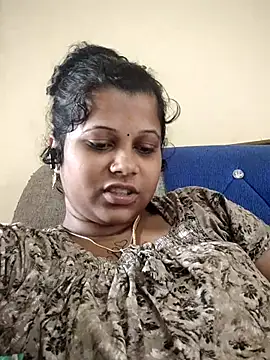 sweetqueen143 online show from October 16, 2025, 5:19 am