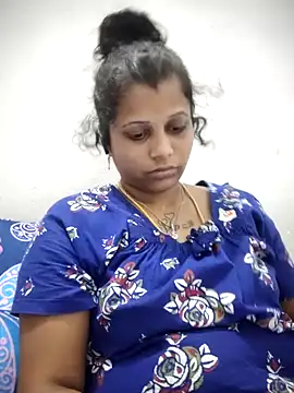 sweetqueen143 online show from April 6, 2026, 5:14 pm